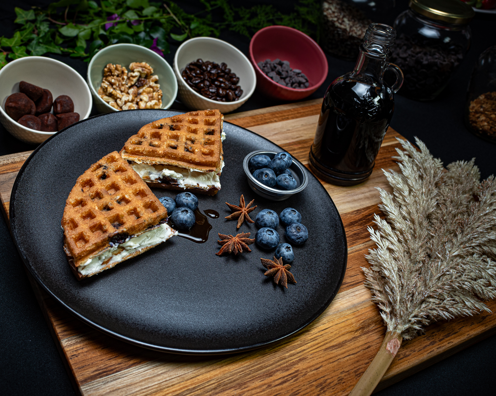 Waffle con Mora Azul y Philadelphia